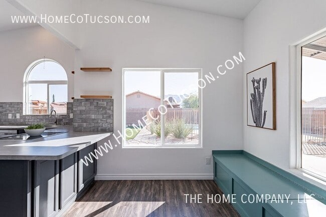 Building Photo - 2581 W Camino De La Joya