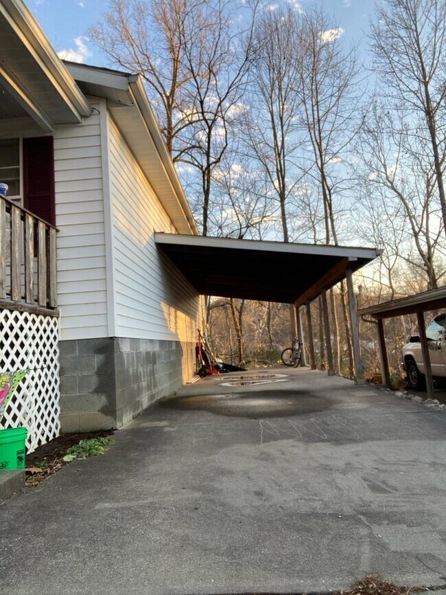 Building Photo - 2 bedroom in Ona WV 25545