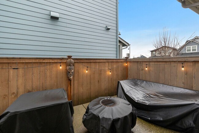Building Photo - Modern Comfort Meets Timeless Style in the...