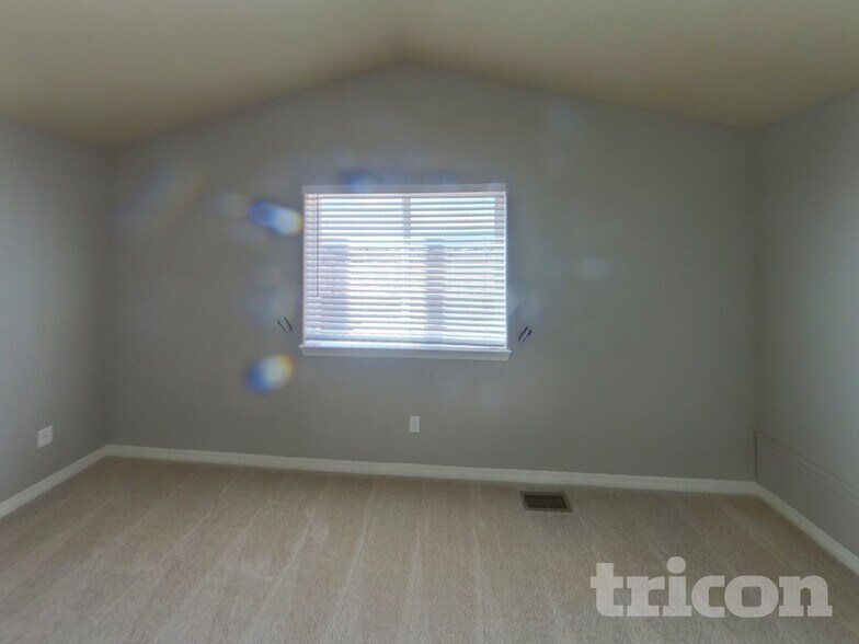 Building Photo - 9766 Silver Stirrup Dr