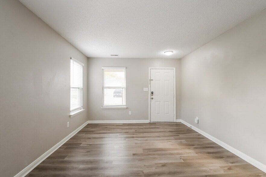 Building Photo - 8039 Corktree Dr
