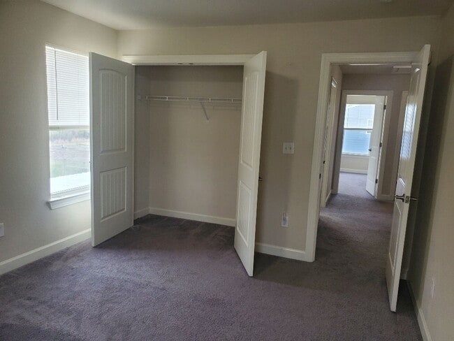 Building Photo - Luxurious 4BR/2.5BA Home with Spacious Living Spaces and Elegant Touches