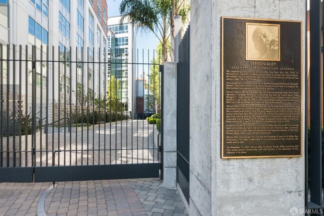 Building Photo - 200 Brannan St