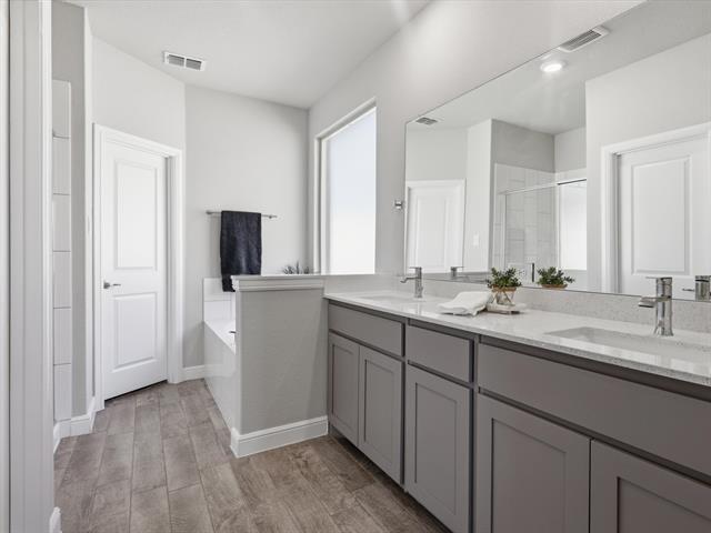 Building Photo - 16032 Farringdon St