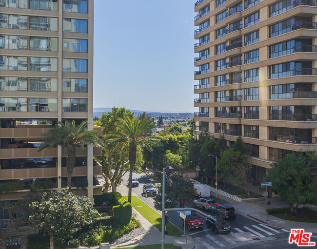 Building Photo - 10747 Wilshire Blvd