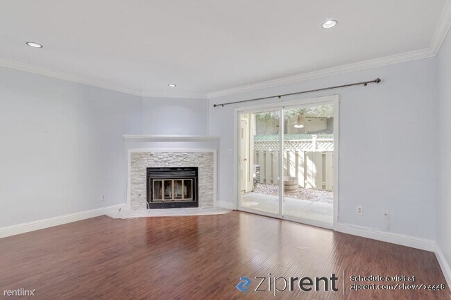 Building Photo - 2 br, 1.5 bath Townhome - 312 Eastgate Ln,...