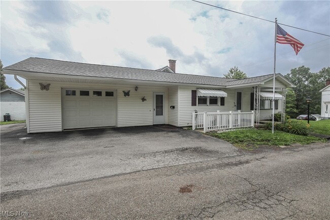 Primary Photo - 734 Bond Ave