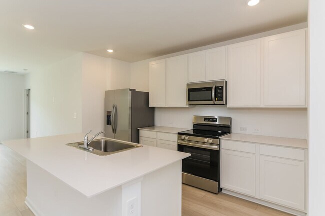 Building Photo - 6417 Domizio Dr