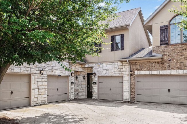 Building Photo - 2640 S Everest Ave