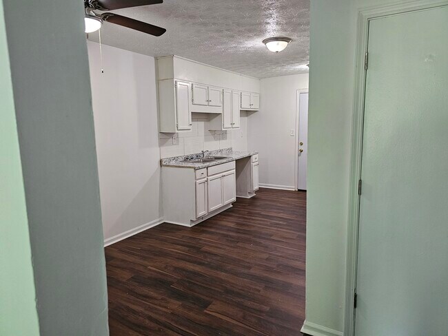 Building Photo - 1634 Nutmeg St