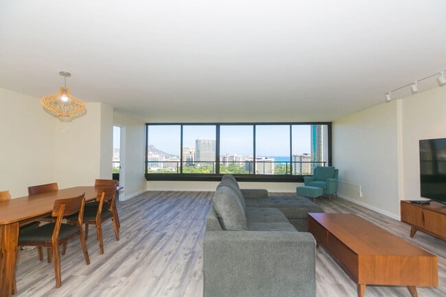 Building Photo - Canterbury Place - Fully renovated with hi...