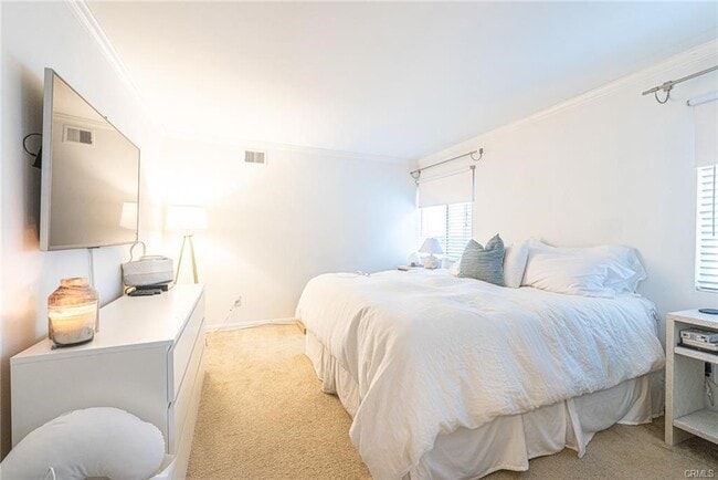 Building Photo - 719 Poinsettia Ave