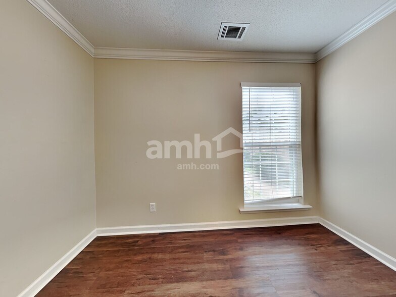 Building Photo - 38 Dunnoman Dr