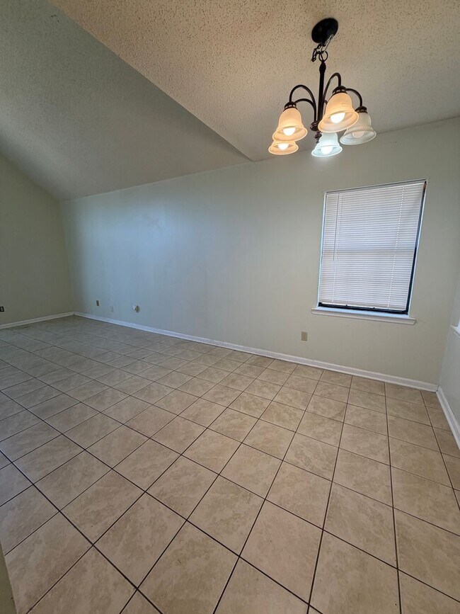 Building Photo - 911 Black Willow Dr