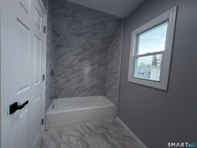 Building Photo - 228 Holly St