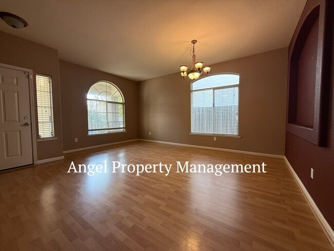 Building Photo - 2125 Galen Dr