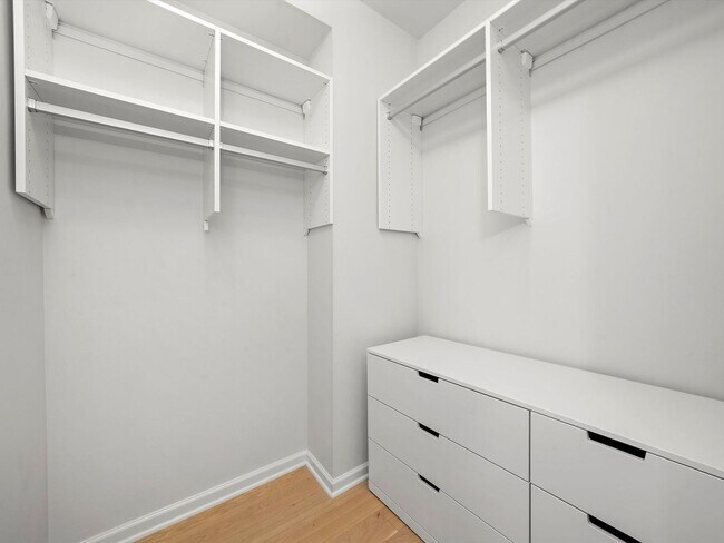 Building Photo - 1255 S State St