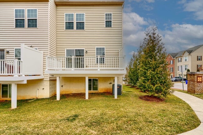 Building Photo - 7403 Wild Honey Way