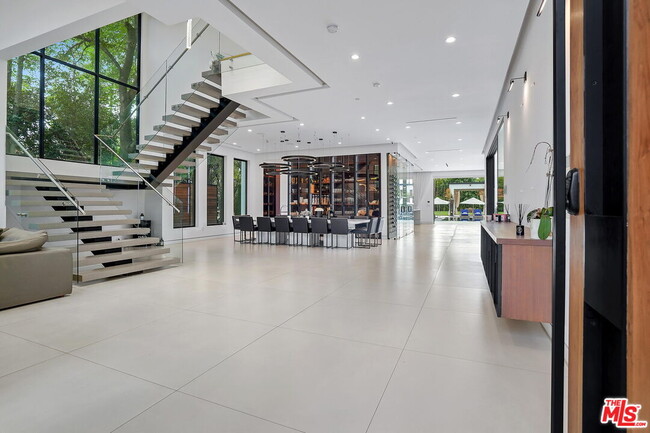 Building Photo - 6029 Melvin Ave