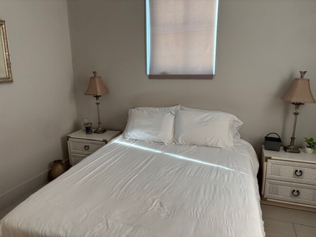 Building Photo - 2-bedroom 1 bath garage apartment with a garage parking space!!