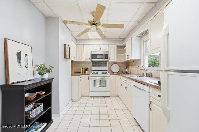 Building Photo - 144 Crestwood Ave