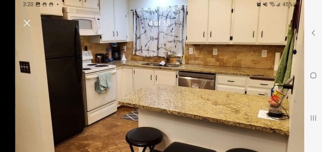 Building Photo - 8210 Cottonwood Hills Cir