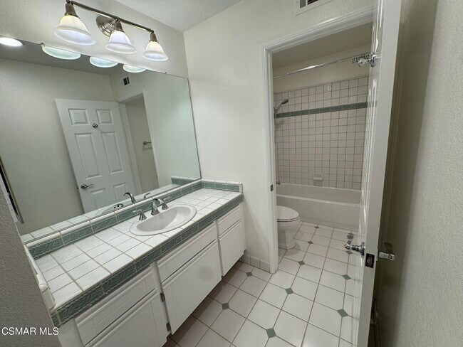 Building Photo - 834 Sunstone St