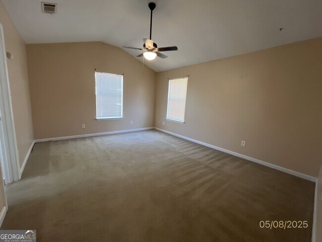 Building Photo - 260 Village Dr