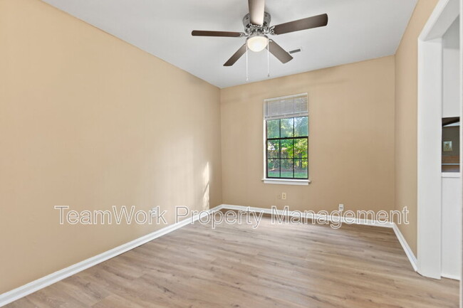 Building Photo - 260 Dorchester Manor Blvd
