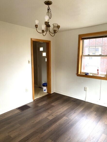 Building Photo - 1224 W 7th St