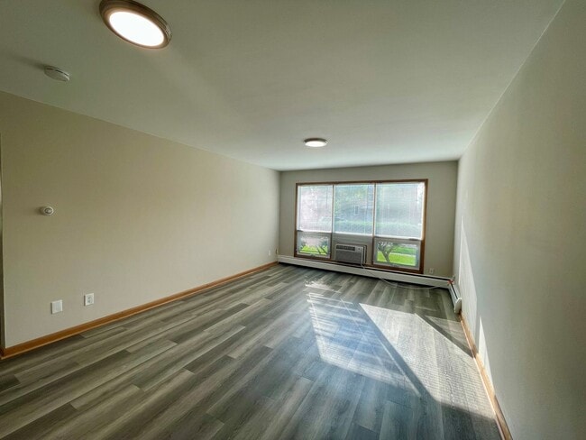 Building Photo - Newley Remodeled 1bed 1bath located near the Vilas neighborhood and hospitals