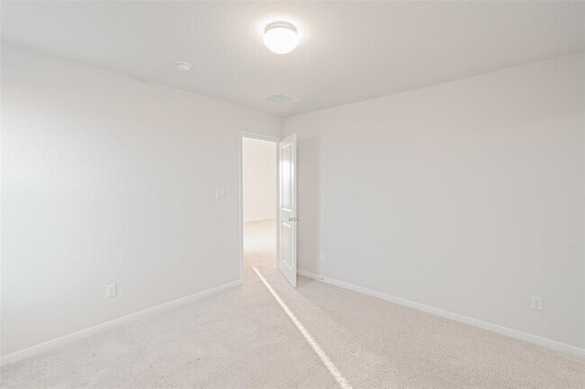 Building Photo - 204 Greenway Dr