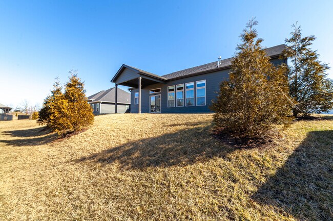 Building Photo - 609 Tomahawk Dr