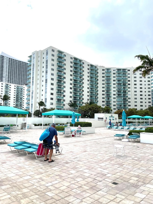 Building Photo - 3725 S Ocean Dr