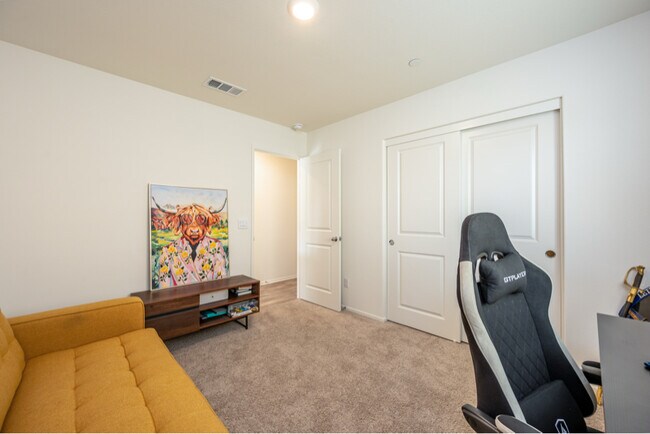 Building Photo - 28650 New Yorker Ln