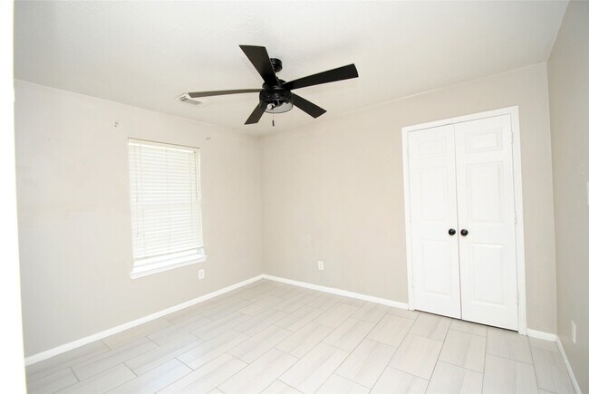 Building Photo - 5910 Sugar Field Ln