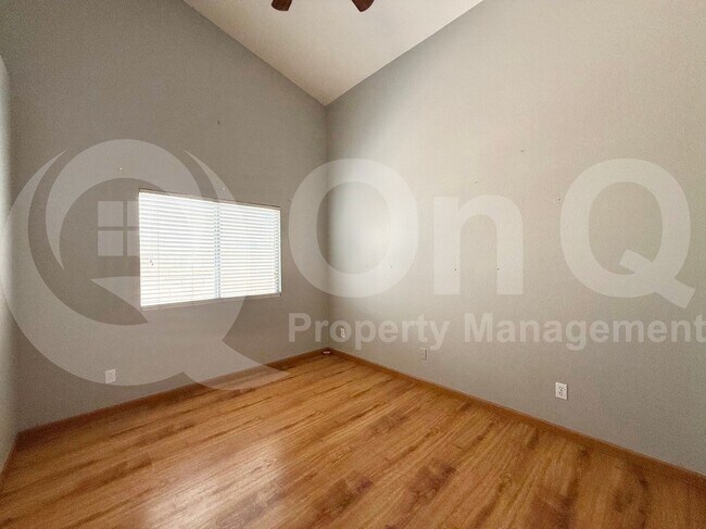 Building Photo - 1487 E Aspen Ave
