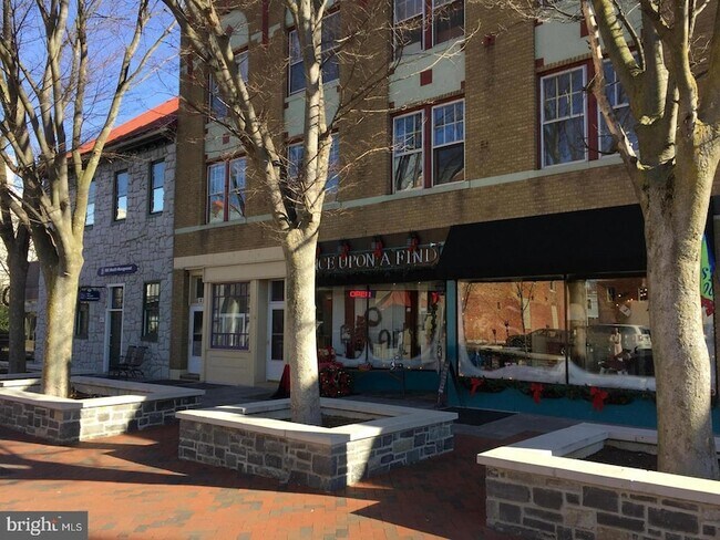 Primary Photo - 44 S Loudoun St