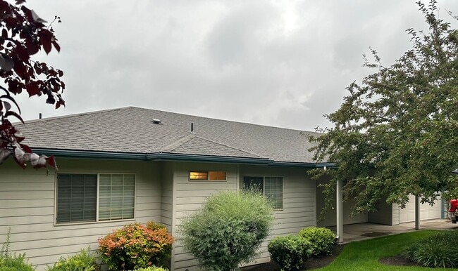 Building Photo - 3bdrm, 2bath Harbor Isles Golf Course Condo with deck