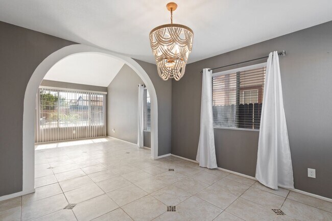 Building Photo - 43865 Carefree Ct