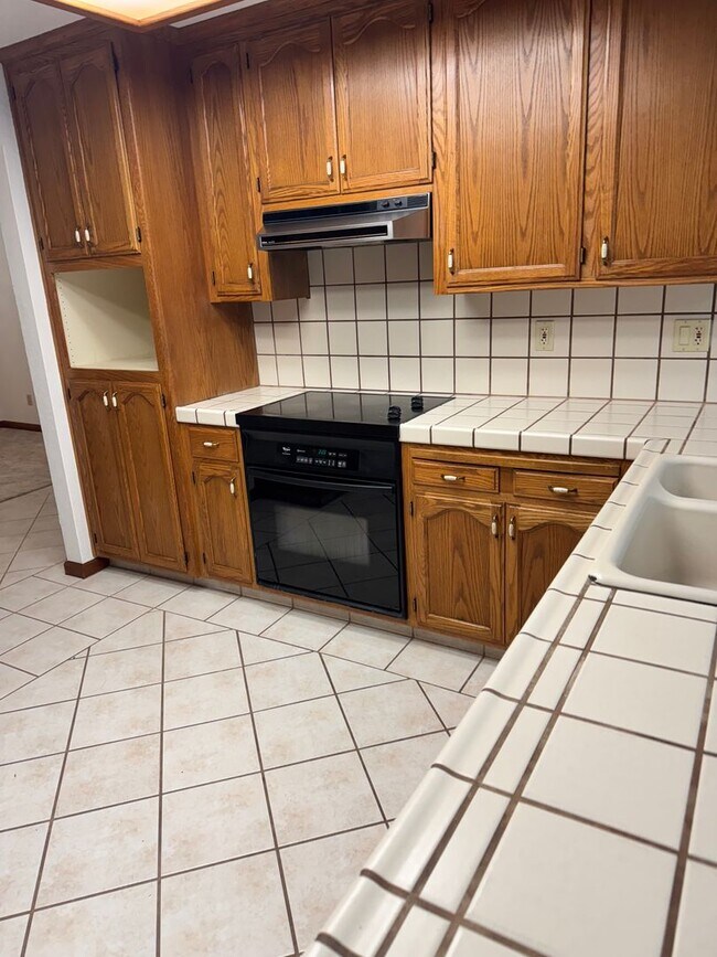 Building Photo - 2119 St Anton Dr
