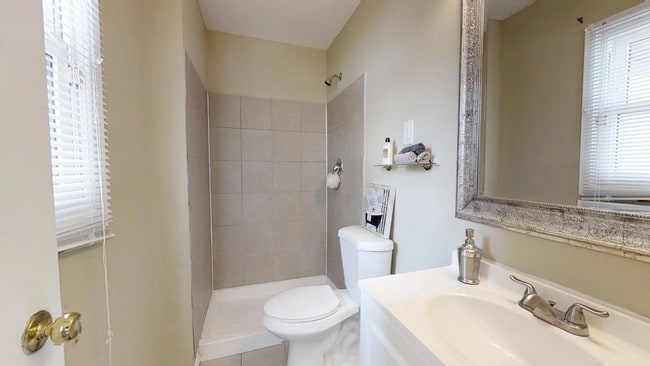 Building Photo - 47 Holstone Ln