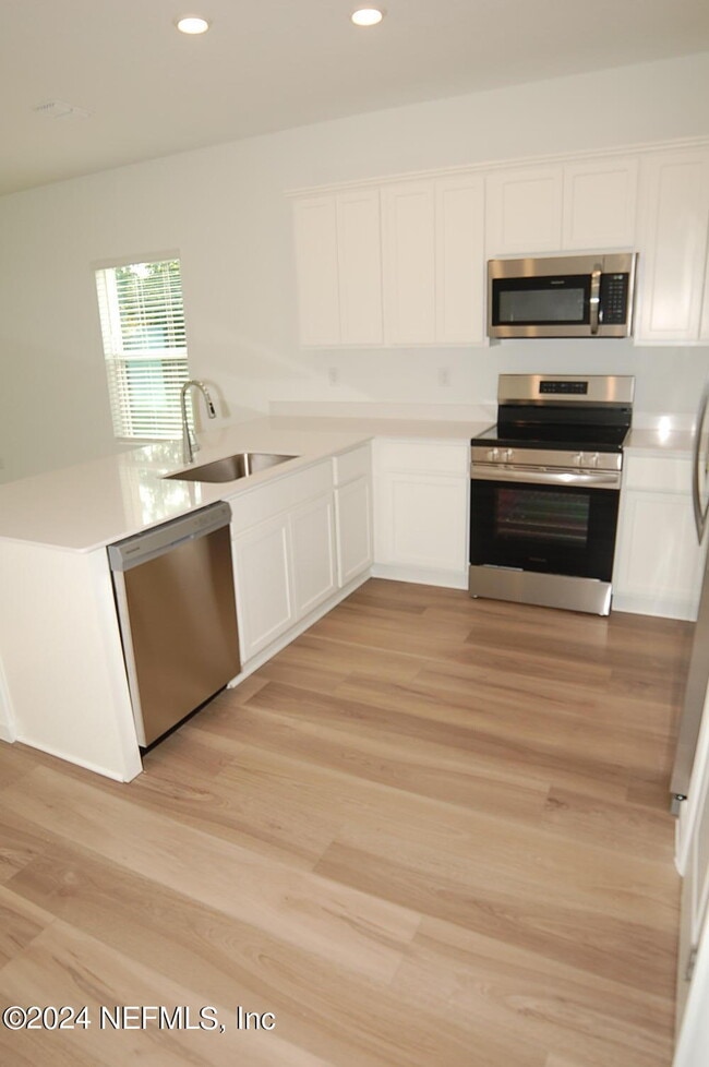 Building Photo - 689 Holly Lks Dr