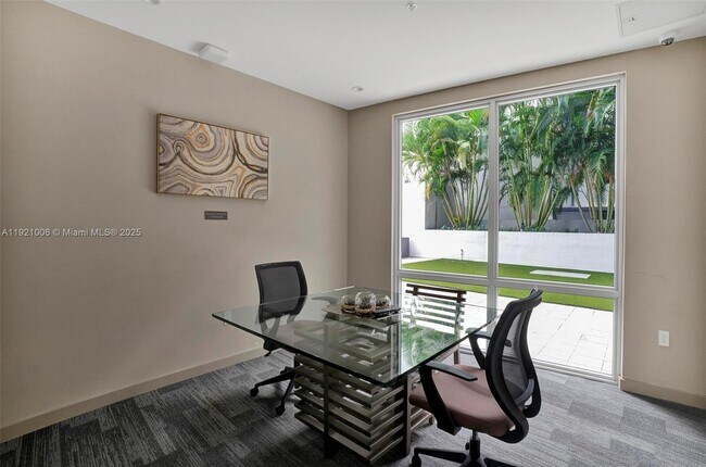 Building Photo - 1010 SW 2nd Ave