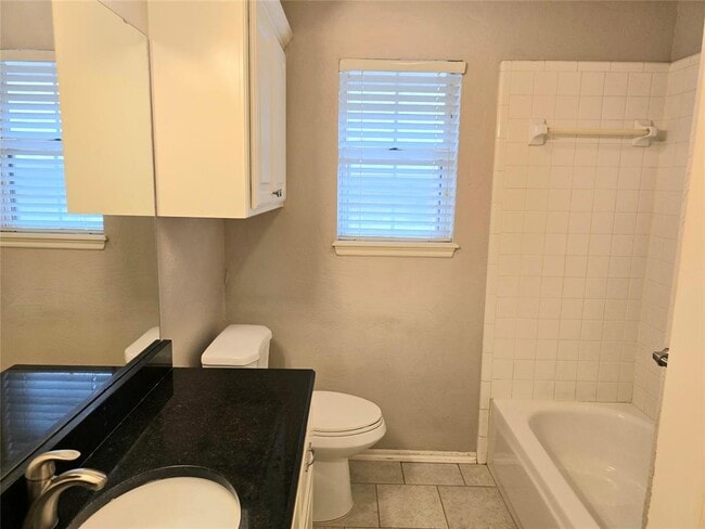 Building Photo - 1823 Chelsea Dr