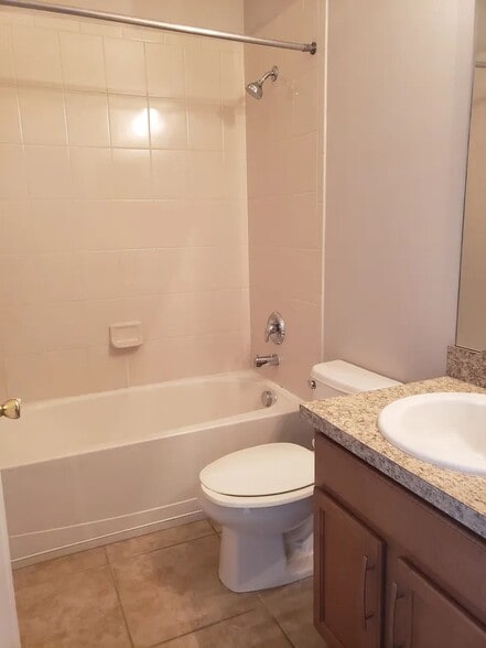 Building Photo - 469 Glastonbury Drive