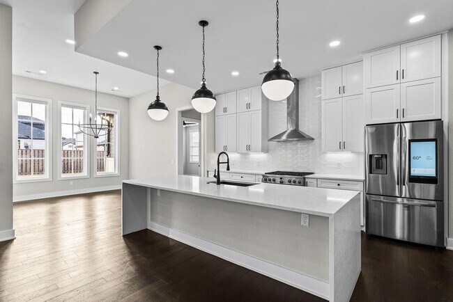 Building Photo - 3505 SW Radiance Ave