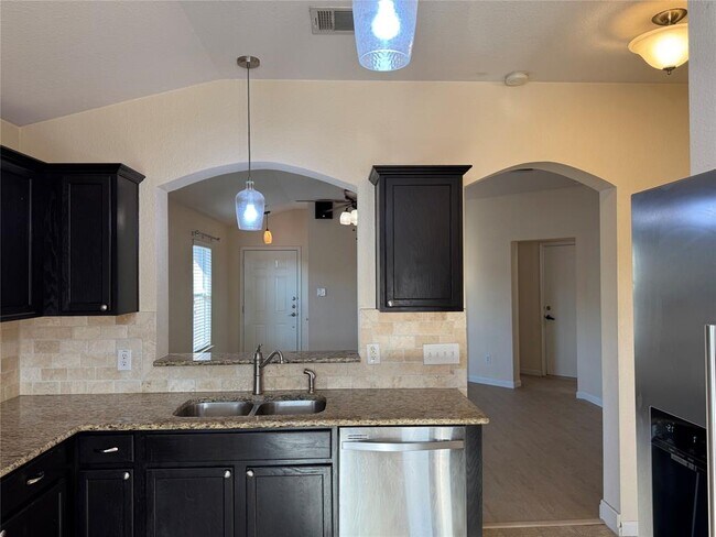 Building Photo - 1015 Remington Dr