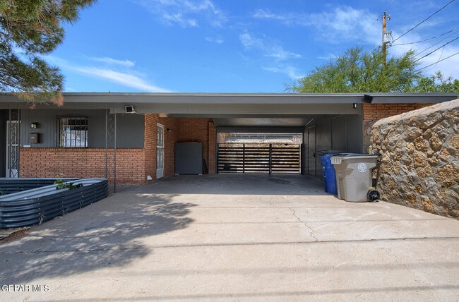 Building Photo - 2927 Harrison Ave