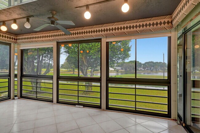 Building Photo - 5519 Fairway Park Dr